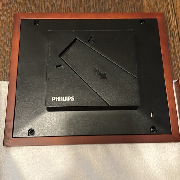 Philips PhotoFrame x 2 - Picture 8 of 11